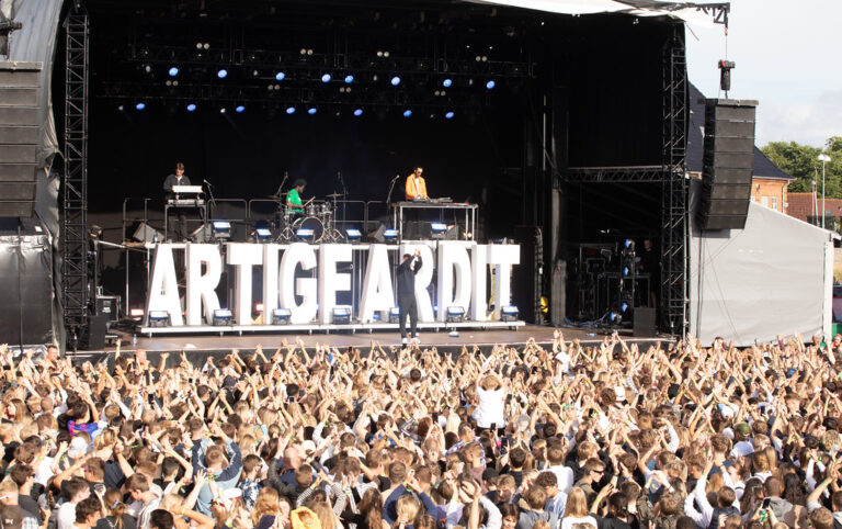 Stemningsbilled ARTIGEARDIT- friluftsscenen